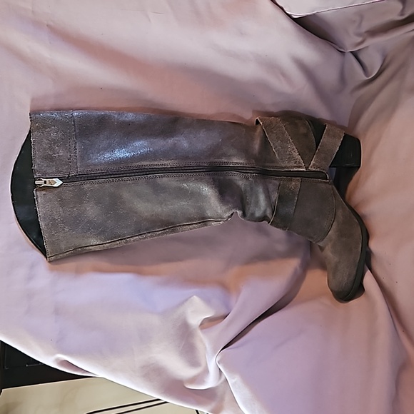 Fergie Rocker Boots - Gray Suede - Size 8 - Picture 2 of 4